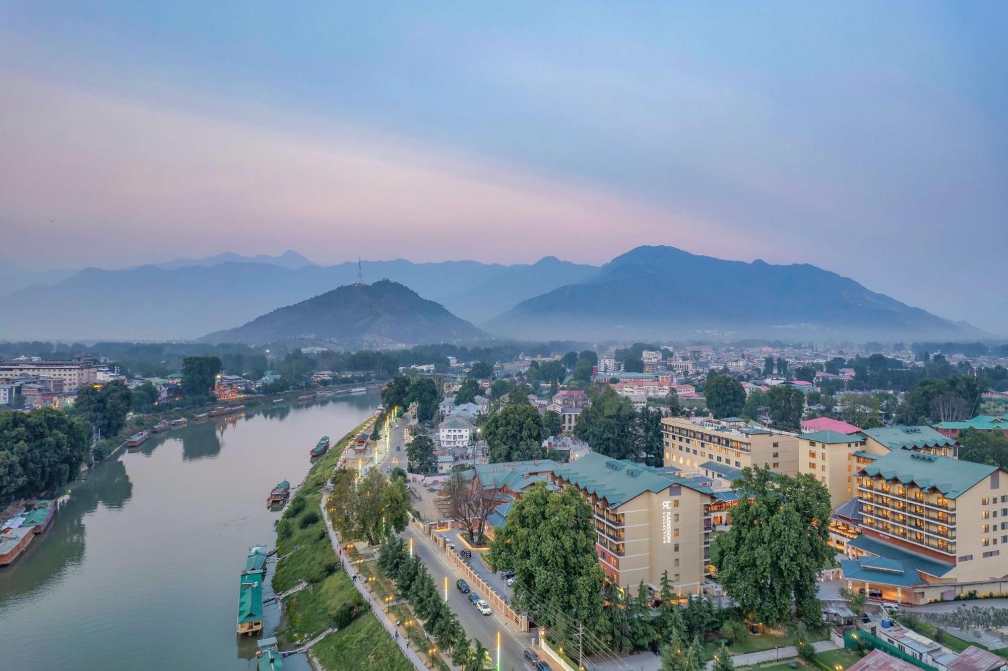 Radisson Collection Hotel & Spa, Riverfront Srinagar Zewnętrze zdjęcie