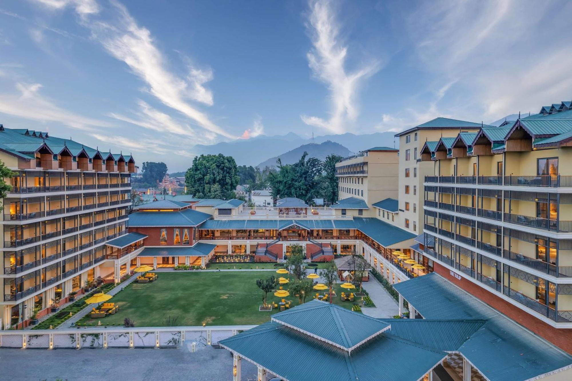 Radisson Collection Hotel & Spa, Riverfront Srinagar Zewnętrze zdjęcie