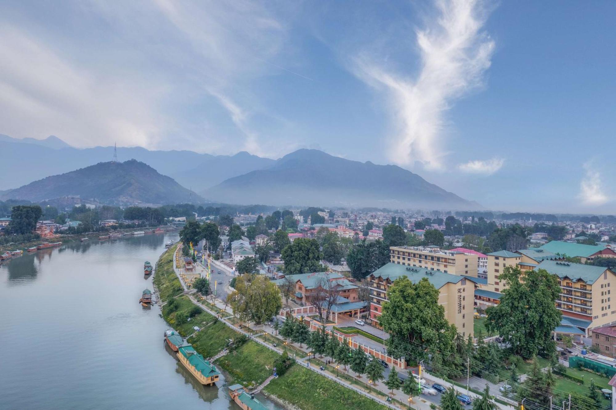 Radisson Collection Hotel & Spa, Riverfront Srinagar Zewnętrze zdjęcie