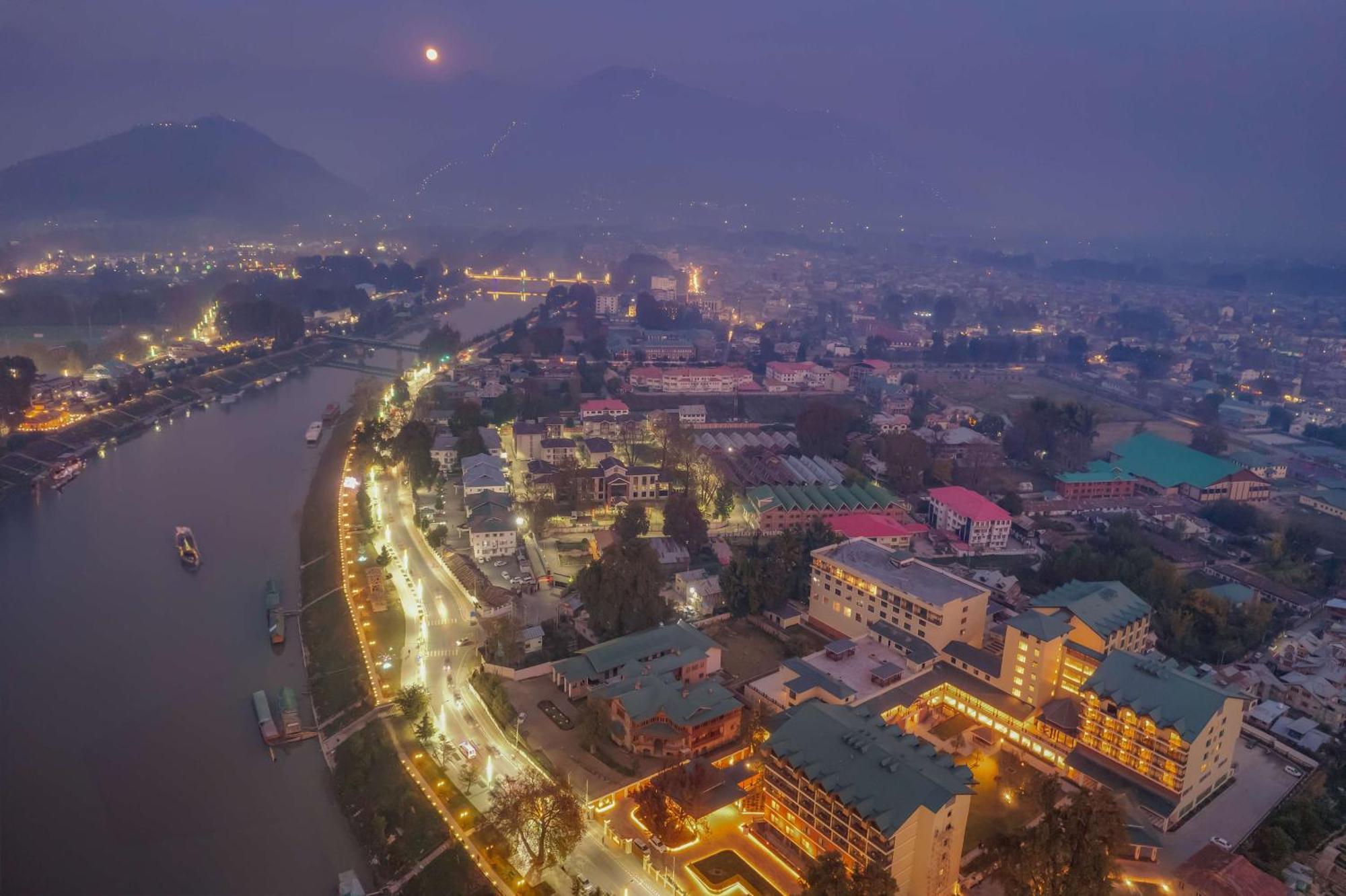 Radisson Collection Hotel & Spa, Riverfront Srinagar Zewnętrze zdjęcie